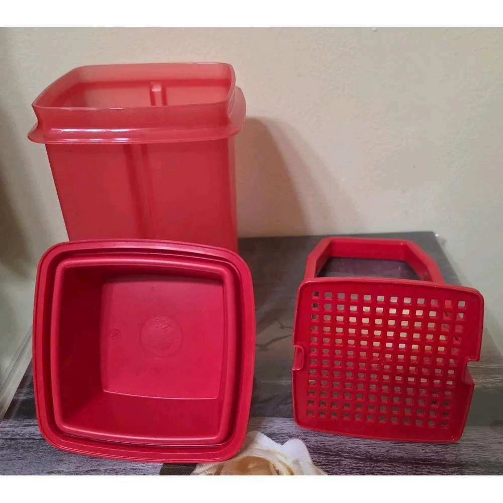 Tupperware‎ Red 1330.11 Pick A Deli 3 Piece Pickle Olive Keeper Container
